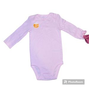 Baby girl long sleeve bodysuit. Never worn. 3 piece set. From carters.